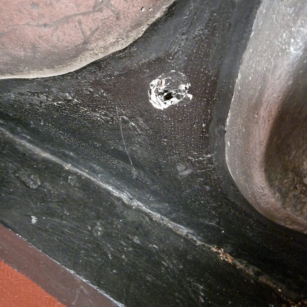 Pannello Buddha in vetroresina dipinto in oro e argento