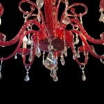 04602_3.jpg Lampadario in vetro rosso a 8 braccia con pastorali e pendagli sfaccettati