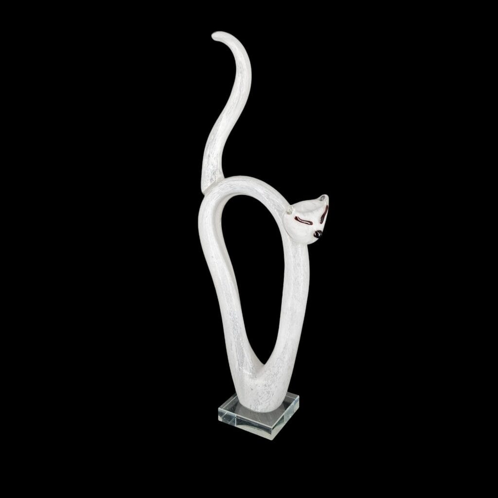 Gatto in vetro bianco stilizzato realizzato a mano