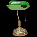 Lampada ministeriale da tavolo con base in ottone lucido e tegola verde regolabile