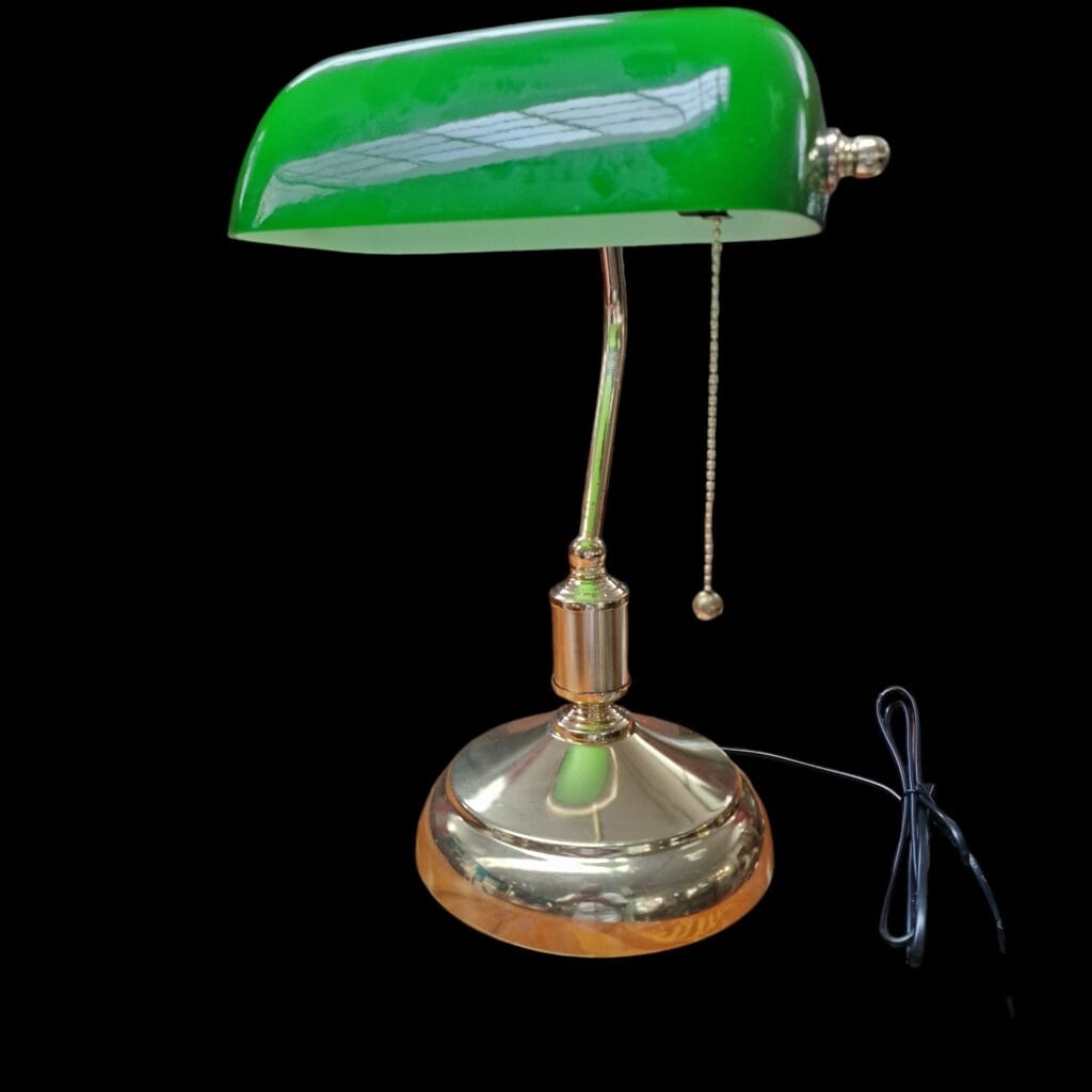 Lampada ministeriale da tavolo con base in ottone lucido e tegola verde regolabile