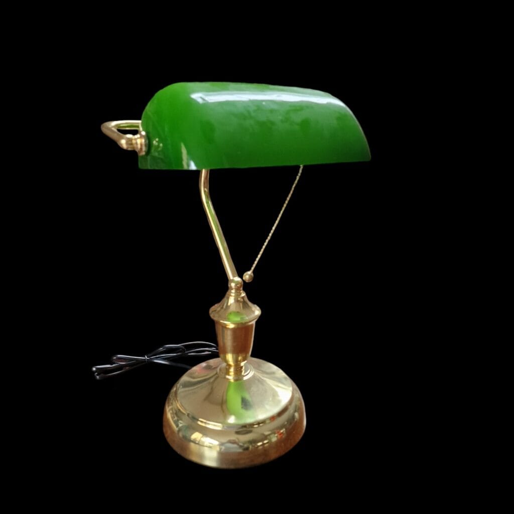 Lampada ministeriale da tavolo con base in ottone lucido e tegola verde regolabile