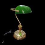 Lampada ministeriale da tavolo con base in ottone lucido e tegola verde regolabile