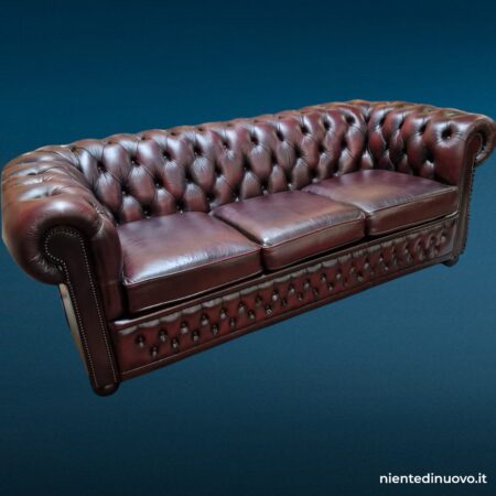 Divano Chesterfield tre posti in pelle - Winchester