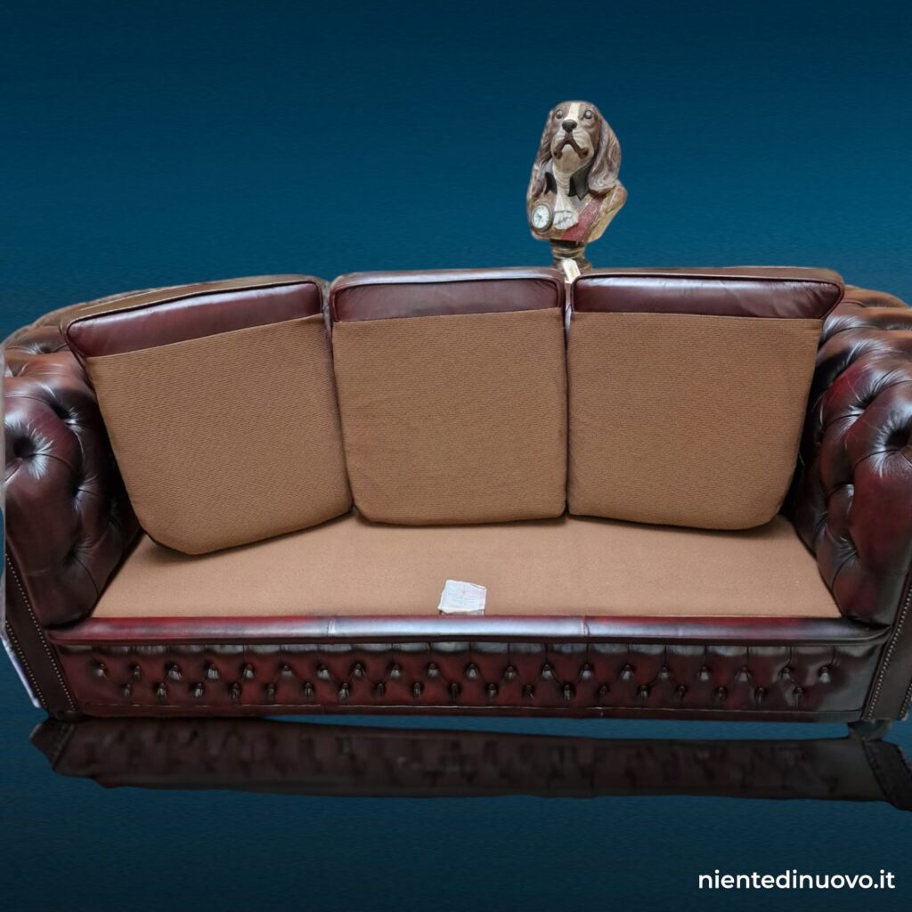 Divano Chesterfield tre posti in pelle - Winchester