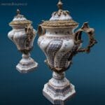 04646_3.jpg Coppia di vasi in ceramica smaltata craquelé, con motivi floreali e maniglie in bronzo dorato