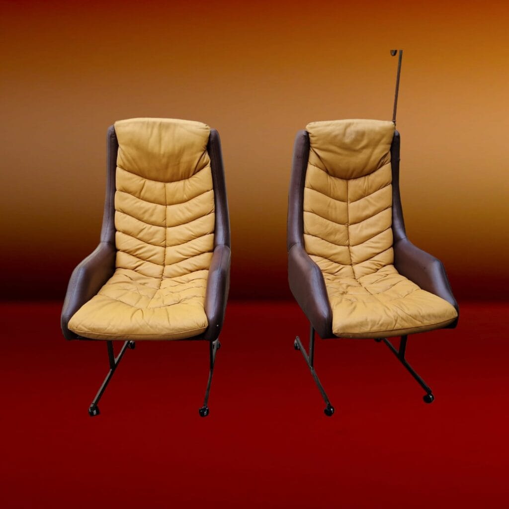 Esclusiva coppia di poltrone Pirelli Design anni '60 in buone condizioni