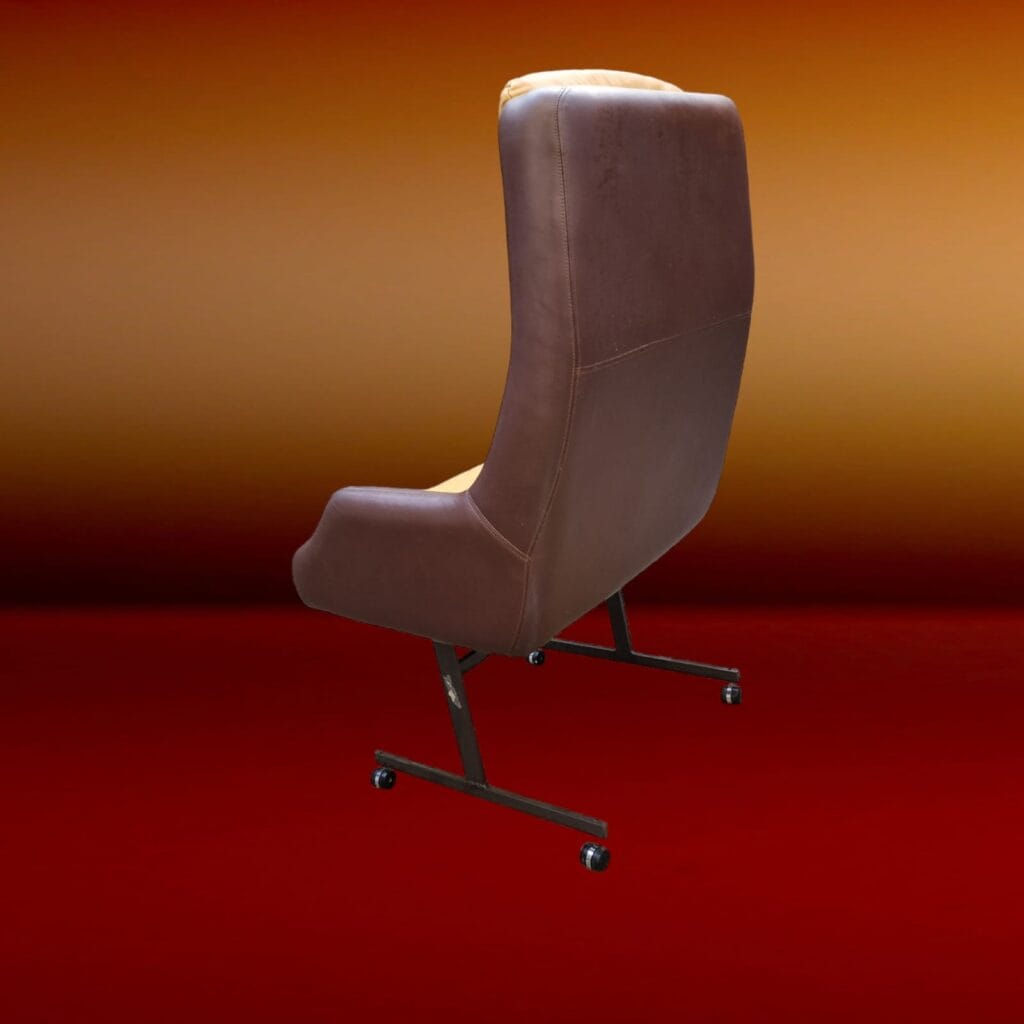 Esclusiva coppia di poltrone Pirelli Design anni '60 in buone condizioni