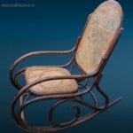 41157.jpg Vecchio dondolo stile Thonet in bambù con seduta e schienale in paglia di Vienna