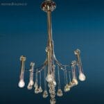 Lampadario vintage Gaetano Sciolari anni '60 con candelieri cromati e pendagli in vetro.
