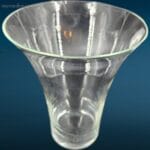 0eebc4bb-254b-4b86-a476-2e4de246ee00 Vaso in vetro soffiato trasparente, in eccellenti condizioni, disponibile in due modelli: a calice e sagomato.