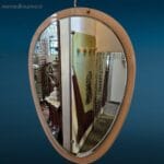 41192_4.jpg Specchio a goccia anni 60, design vintage originale, perfettamente conservato con un lieve segno sul bordo, autentico complemento d’arredo anni Sessanta.