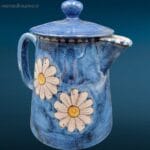 Teiera in ceramica di Vietri firmata V. Pinto, elegante e realizzata a mano.