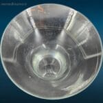 9f4ba5c3-ab71-4381-8599-9dfc4cb1d292 Vaso in vetro soffiato trasparente, in eccellenti condizioni, disponibile in due modelli: a calice e sagomato.