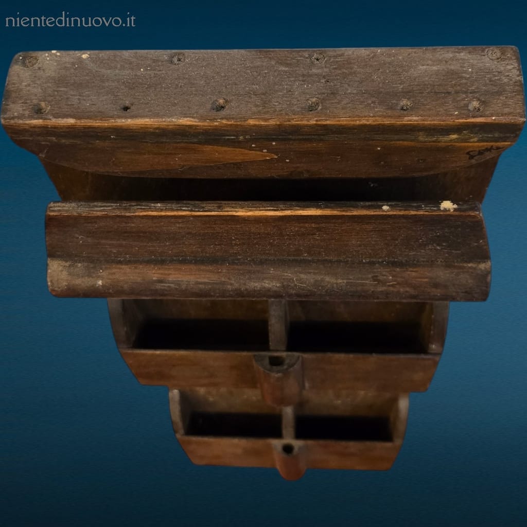 Portacarte in legno da parete vintage con due scomparti