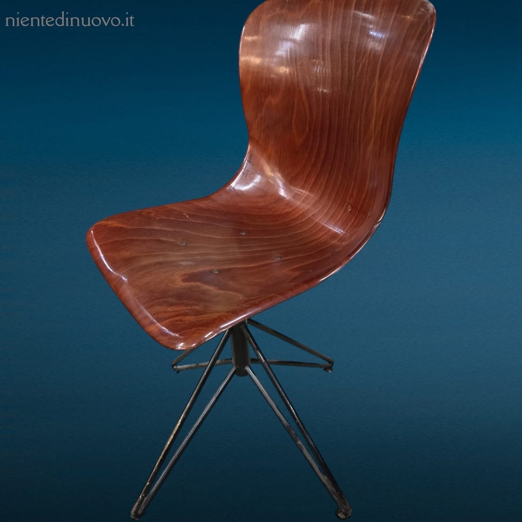 Poltroncina Pagholz vintage leggermente difettata con base regolabile in altezza e design anni ’50.