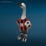 9002903_2 Papero calciatore milanista in resina con divisa rossonera e design originale