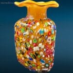04660_3.jpg Vaso decorativo in vetro con murrine gialle, base triangolare e bocca a fiore.