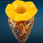 04660_5.jpg Vaso decorativo in vetro con murrine gialle, base triangolare e bocca a fiore.
