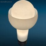 41244_6.jpg Lampada da appoggio design italiano in vetro di Murano bianco opalino con base cilindrica e palloni concentrici.