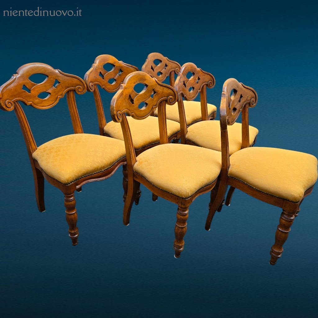 Set di sei sedie in noce 800 con struttura robusta e finemente lavorata, ideale per arredare ambienti eleganti e senza tempo.