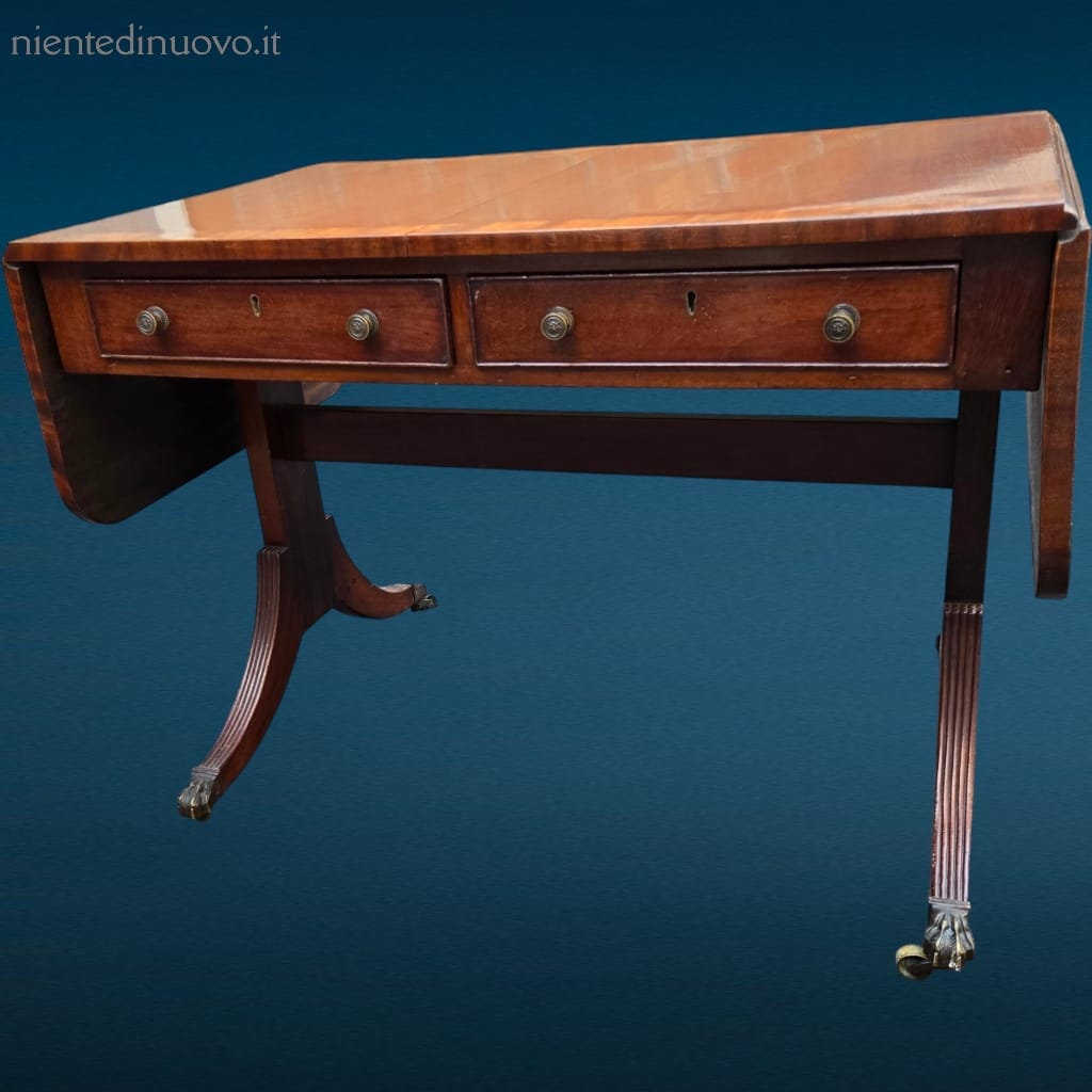 41247.jpg Tavolo inglese allungabile a bandelle in massello di mogano con rotelle metalliche.