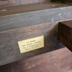 41247_6.jpg Tavolo inglese allungabile a bandelle in massello di mogano con rotelle metalliche.