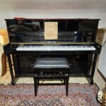 41266.jpg Pianoforte Verticale Alexander Herrmann in un contesto vintage, perfetto per nuovi studenti