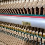 41266_1.jpg Pianoforte verticale Alexander Herrmann con meccanica Renner, mobile nero lucido e panchetta regolabile