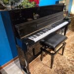 41266_2.jpg Pianoforte verticale Alexander Herrmann con meccanica Renner, mobile nero lucido e panchetta regolabile