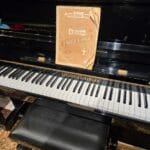 41266_4.jpg Pianoforte verticale Alexander Herrmann con meccanica Renner, mobile nero lucido e panchetta regolabile