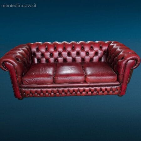 Divano tre posti Chesterfield in pelle color ciliegia vintage
