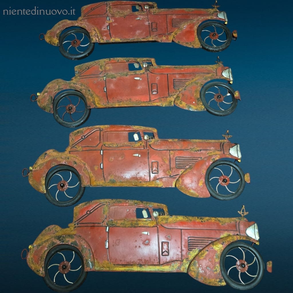 Pannello auto d'epoca in latta con tracce di ruggine, perfetto per collezionisti e amanti dello stile vintage.