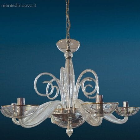 Lampadario in vetro soffiato chiaro con 6 luci, struttura raffinata e dettagli a spirale, perfetto per arredare ambienti eleganti con luce armoniosa e sofisticata.