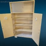 41283_5.jpg Dispensa anni 50 in legno con vetri acidati e maniglie in alluminio