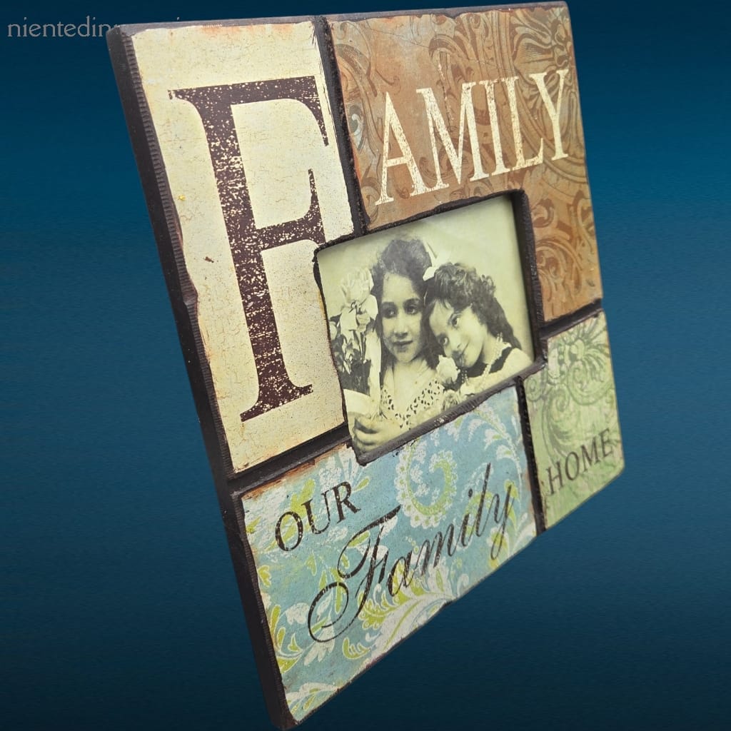 9003859.jpg portafoto in legno Family con decorazione scritta e cornice naturale