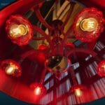 04676_2.jpg Lampadario vintage con paralume rosso in fili e struttura in vetro con 6 bracci e coppette