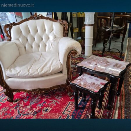 Set di tavolini in legno nero con decoupage Londra e New York, gambe tornite