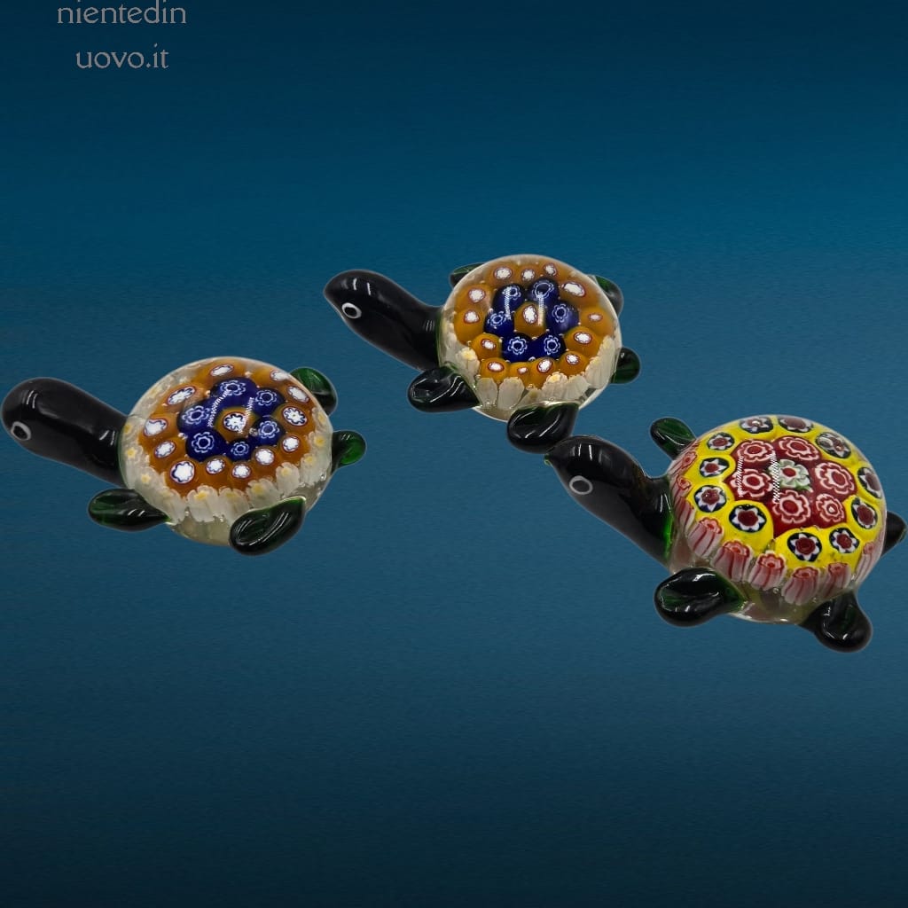 04520.jpg Tartarughina in vetro soffiato con decorazione interna di murrine