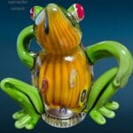 04525.jpg Scultura artigianale di rana in vetro verde colorato
