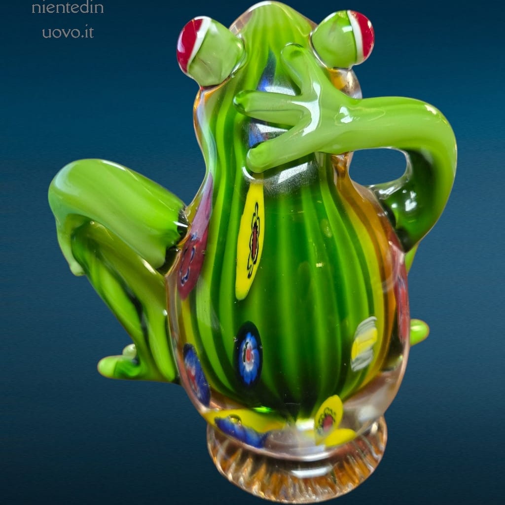 Scultura artigianale di rana in vetro verde colorato