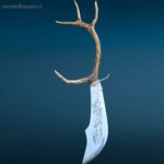 41448_3.jpg Coltello artigianale con manico in corna di cervo e lama incisa a tema caccia