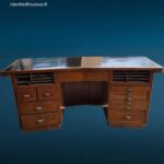 41501_1.jpg Scrivania dirigenziale anni 60 con piano nero e frontale filettato in legno