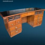 41501_6.jpg Scrivania dirigenziale anni 60 con piano nero e frontale filettato in legno