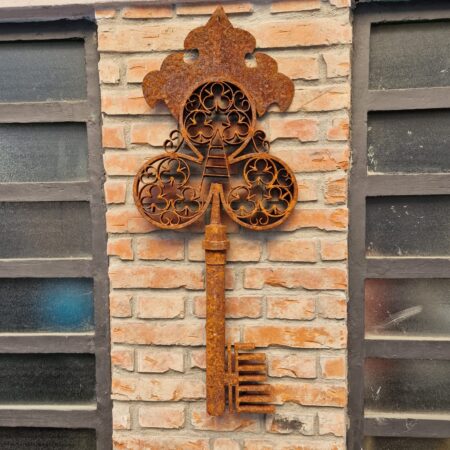 Chiave decorativa in ferro arrugginito da esterno stile vintage