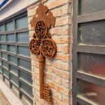 Chiave decorativa in ferro arrugginito da esterno stile vintage