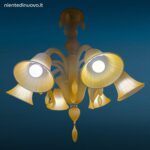 Lampadario moderno in vetro satinato ambra con sei luci e pendenti in vetro soffiato