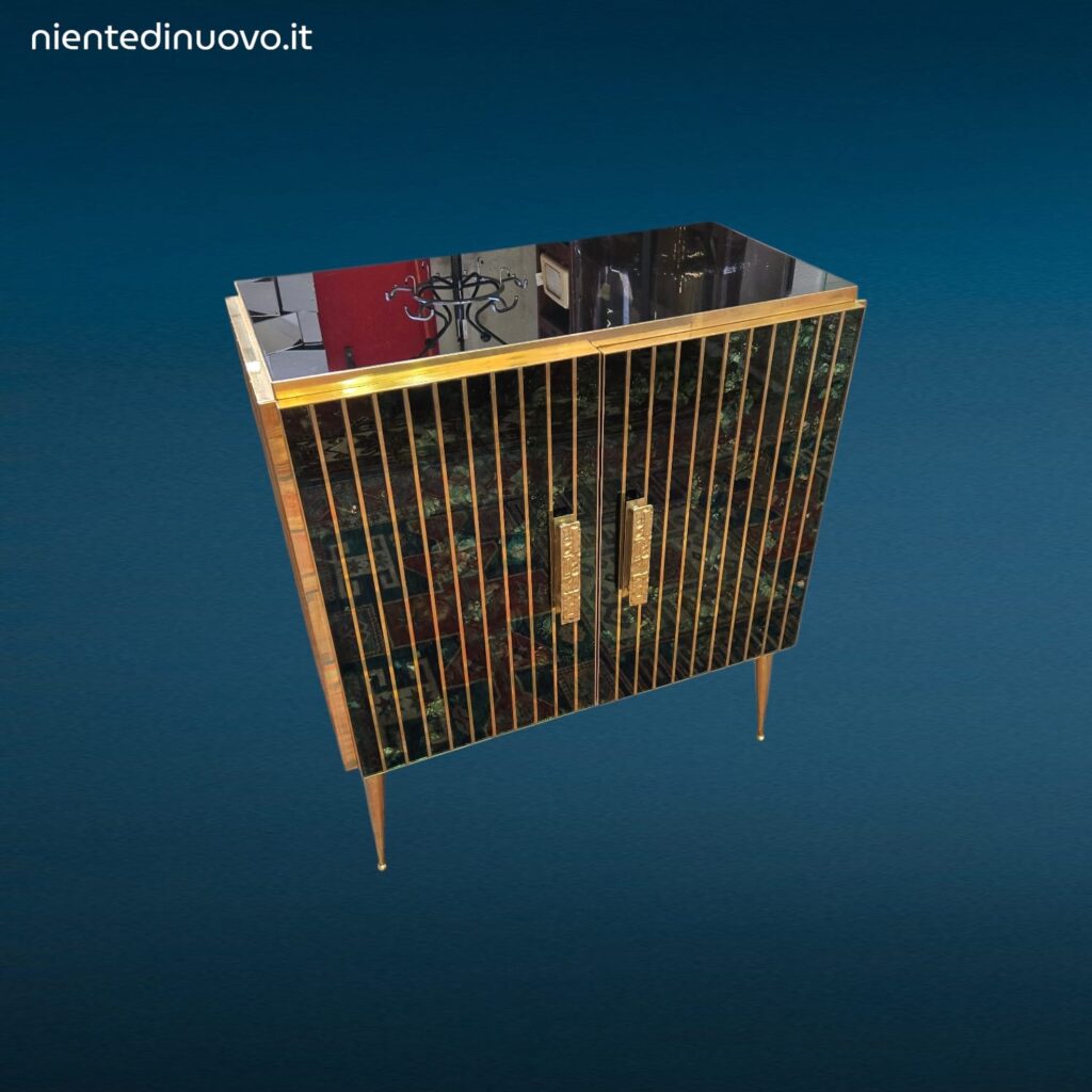 Mobile bar vintage a due ante in vetro di Murano con finiture in ottone e maniglie in bronzo