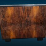 Credenza vintage anni ’30 a due ante in radica, stile Art Déco con ripiano interno