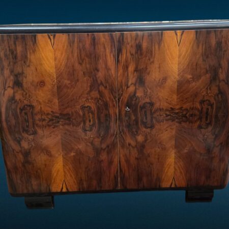 Credenza vintage anni ’30 a due ante in radica, stile Art Déco con ripiano interno